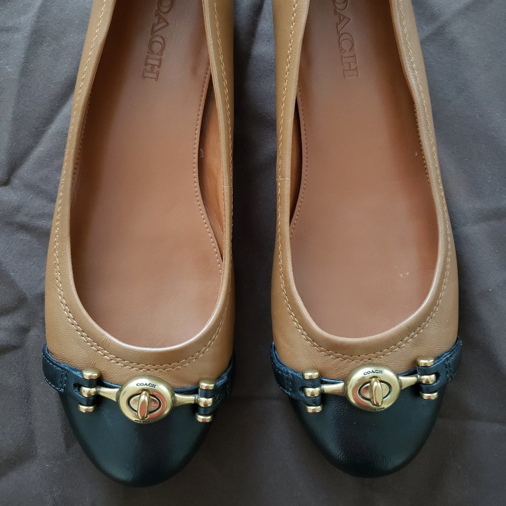 COACH tan and tip top toe black flats. Size 7B Preowned in very good conditions.